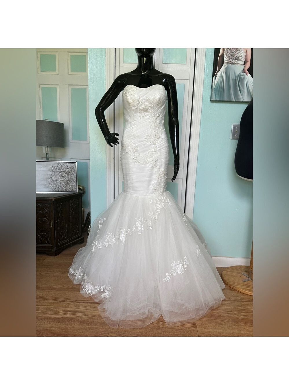 Size 6 Ivory mermaid wedding dress bridal gown Maggie Sottero lace up back train